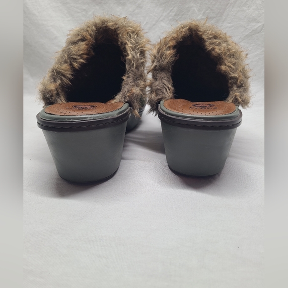 Crocs Cobbler lined Suede Leather Clogs Size 7 Dust Olive/Mahogany Faux Fur - Picture 12 of 12